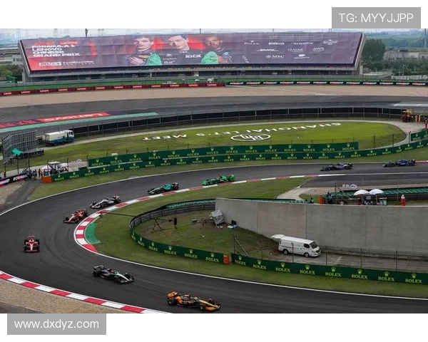 F1赛季精彩回顾：顶级车队激烈竞争新赛道挑战不断