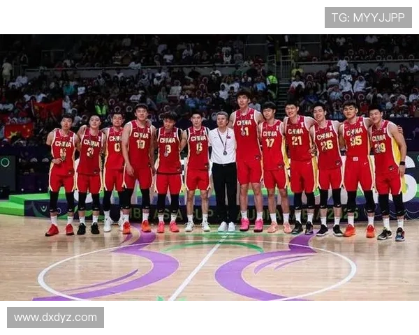 中国男篮迎战世界强队 备战世界杯决赛圈全力以赴