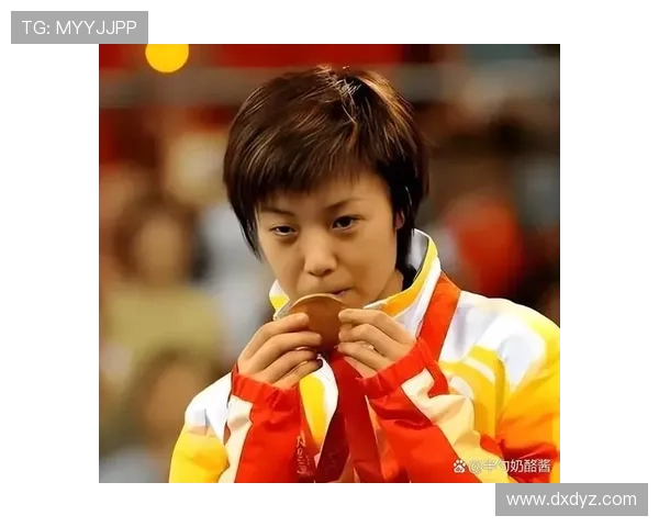 新星张怡宁力压群雄夺得网球大满贯冠军 创下历史新篇章