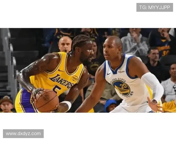 湖人签约新援加强阵容勇士队表现起伏不定，球迷关注季后赛形势变化